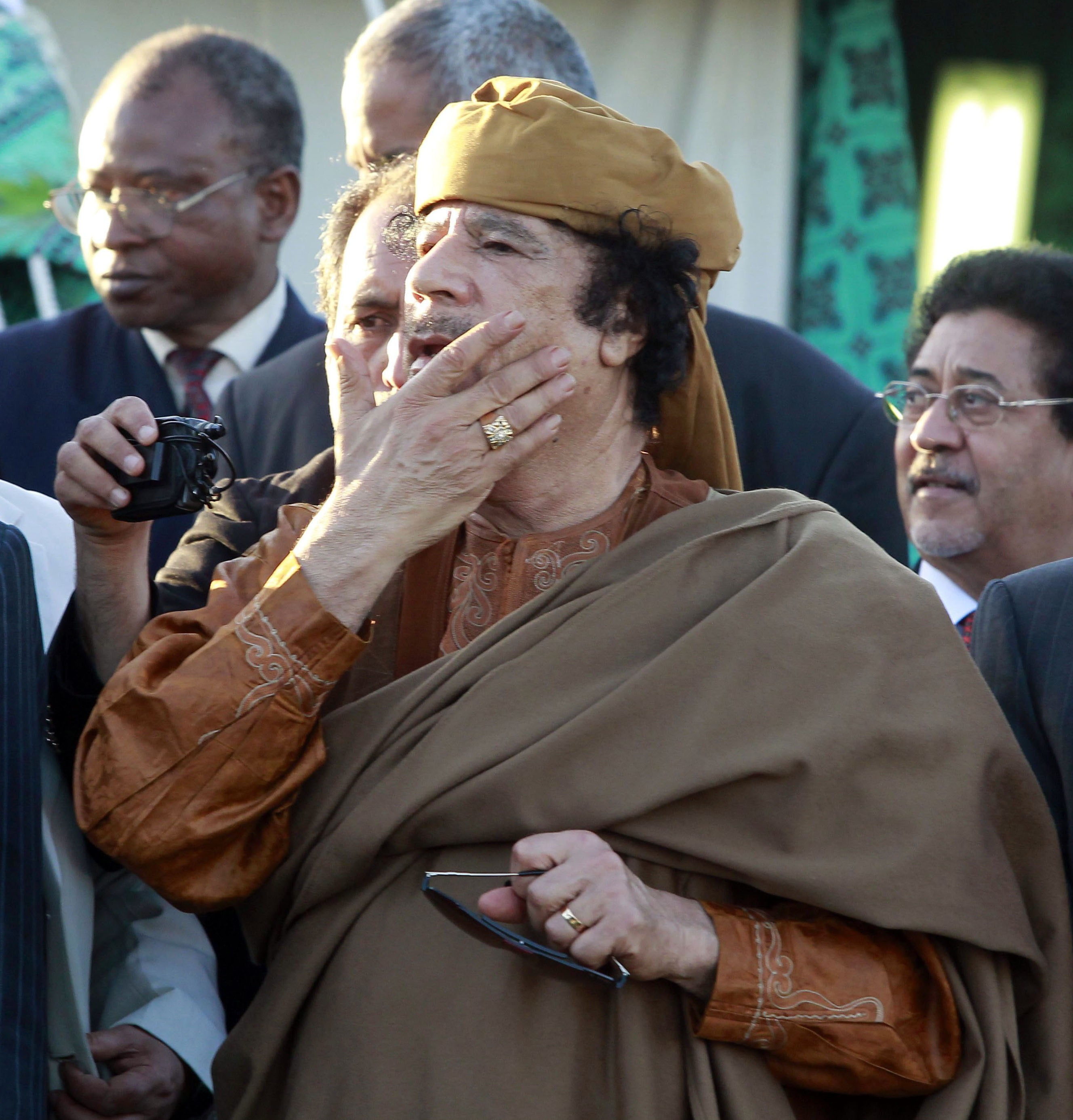 Ο Καντάφι… δεσμεύθηκε ότι θα νικήσει το ΝΑΤΟ