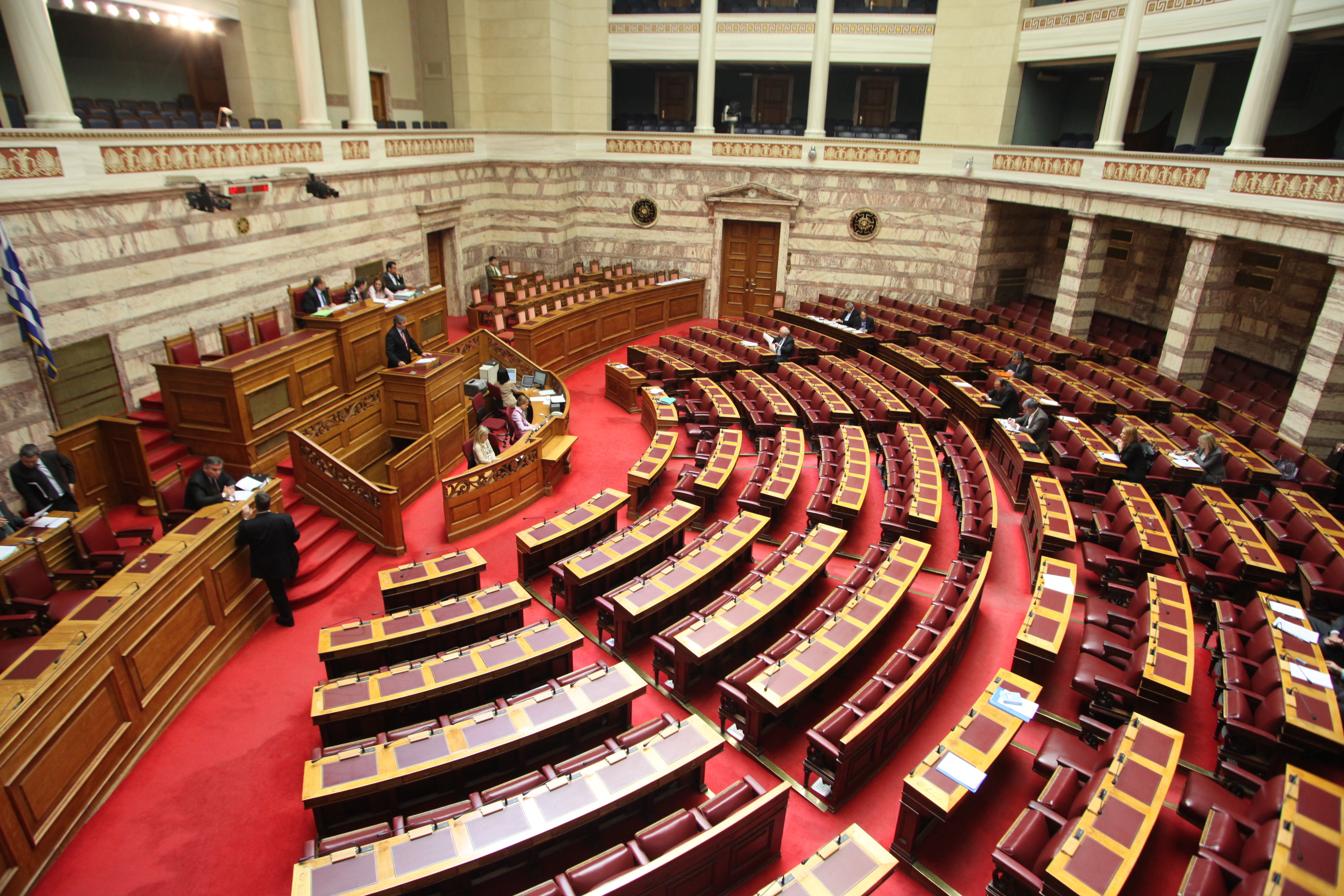 Η Βουλή «υιοθετεί» δεκαπέντε ανήλικα παιδιά