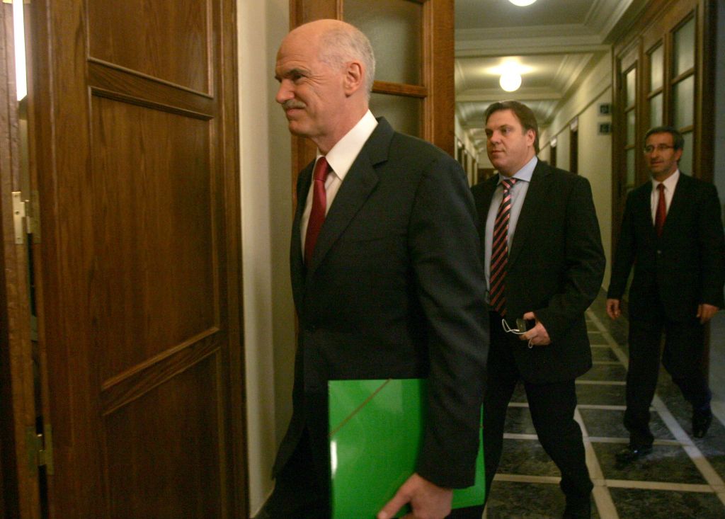 Ούτε συζήτηση για αναδιάρθρωση