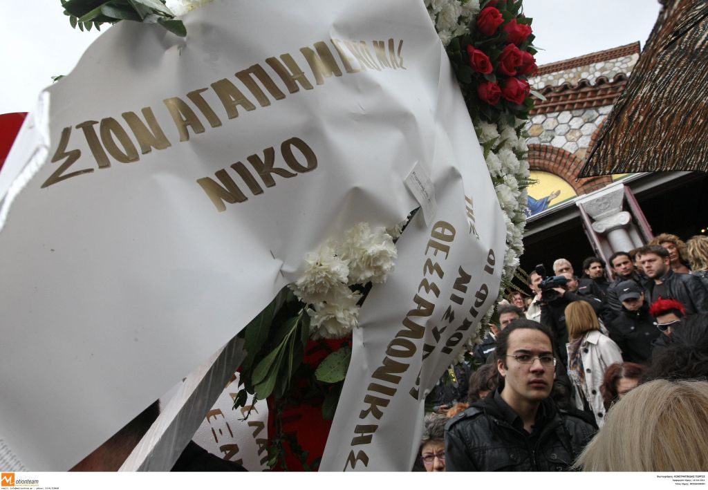 Ράγισαν καρδιές στην κηδεία του Παπάζογλου