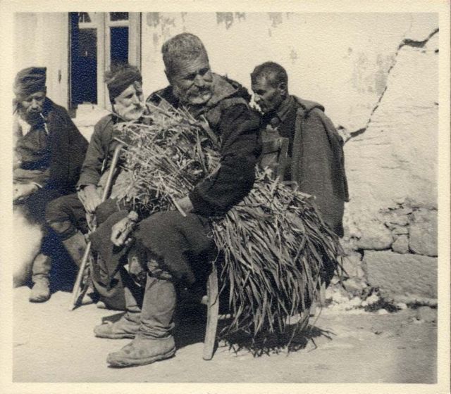 Ενας ζωγράφος με στολή της Βέρμαχτ στην Κρήτη