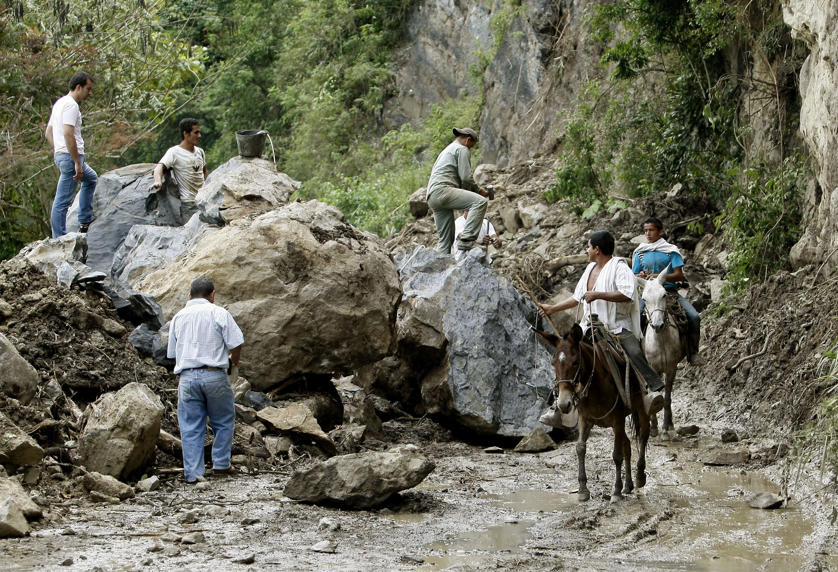 Ινδία: Ανησυχία για δεκάδες νεκρούς μετά από κατολίσθηση
