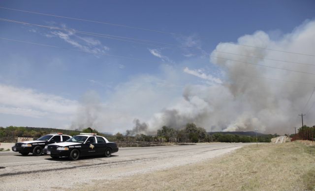 Μάχη με τις φλόγες στην πολιτεία του Τέξας