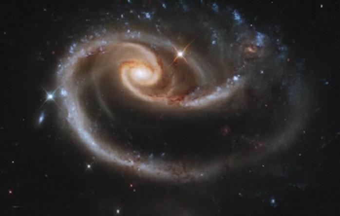 Το Hubble απαθανατίζει τον «καβγά» γαλαξιών