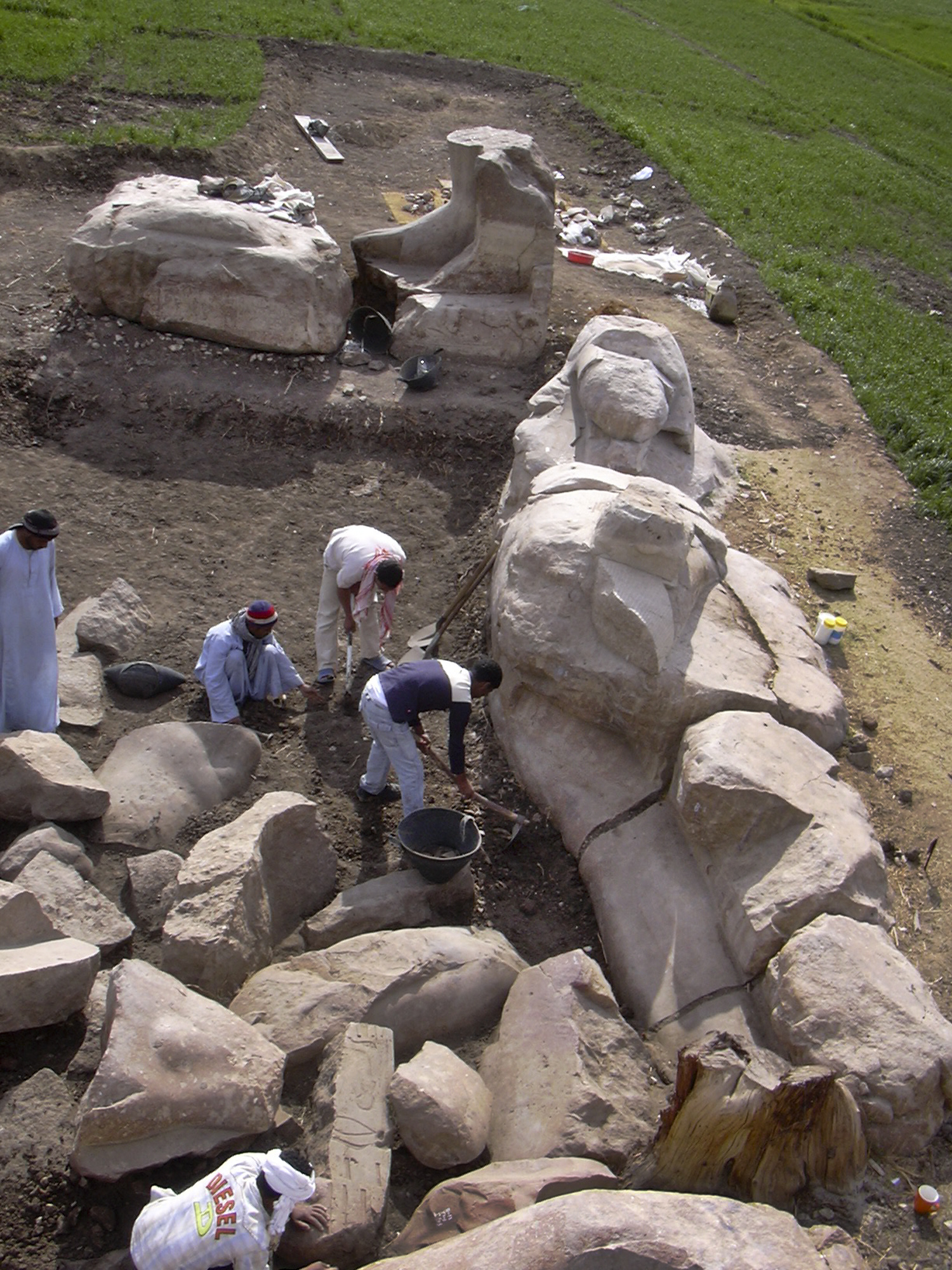 Βρέθηκε άγαλμα του Αμενχοτέπ Γ’ ύψους 13 μέτρων