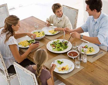 Οικογενειακό τραπέζι κατά της παχυσαρκίας