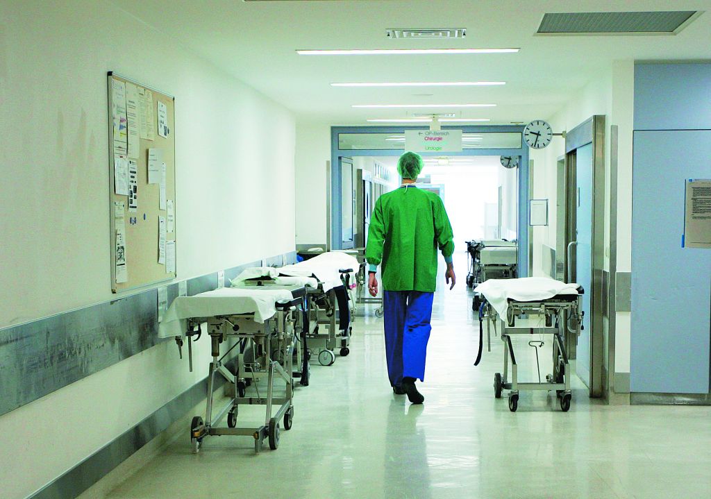 Καταρρέει η Αlapis, χωρίς υλικά τα νοσοκομεία που προμηθεύει