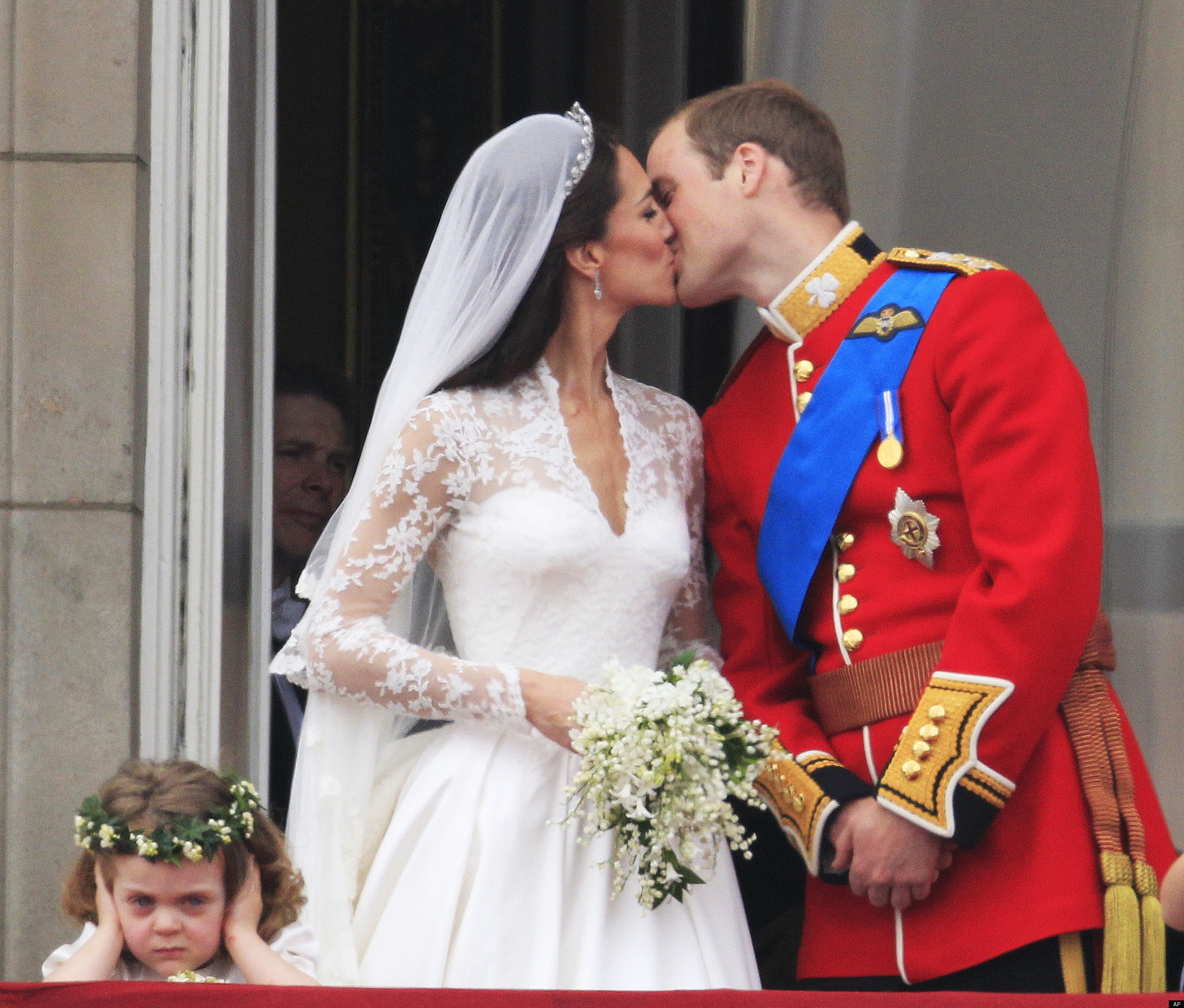 Διαδικτυακά «χτυπήματα» στον βασιλικό γάμο