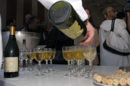 Ο τουρισμός ανοίγει νέους δρόμους για το κρασί