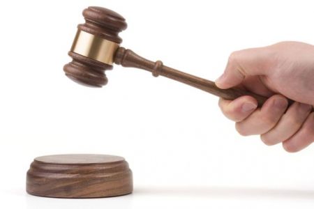 Κατ’ οίκον περιορισμός αν διαφωνούν ανακριτής-εισαγγελέας