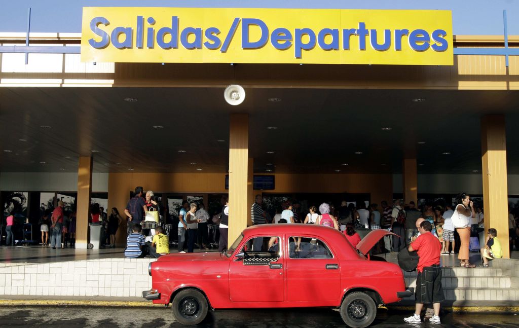 Deutsche Welle: Ιδιωτικοποιείται το αεροδρόμιο της Αβάνας