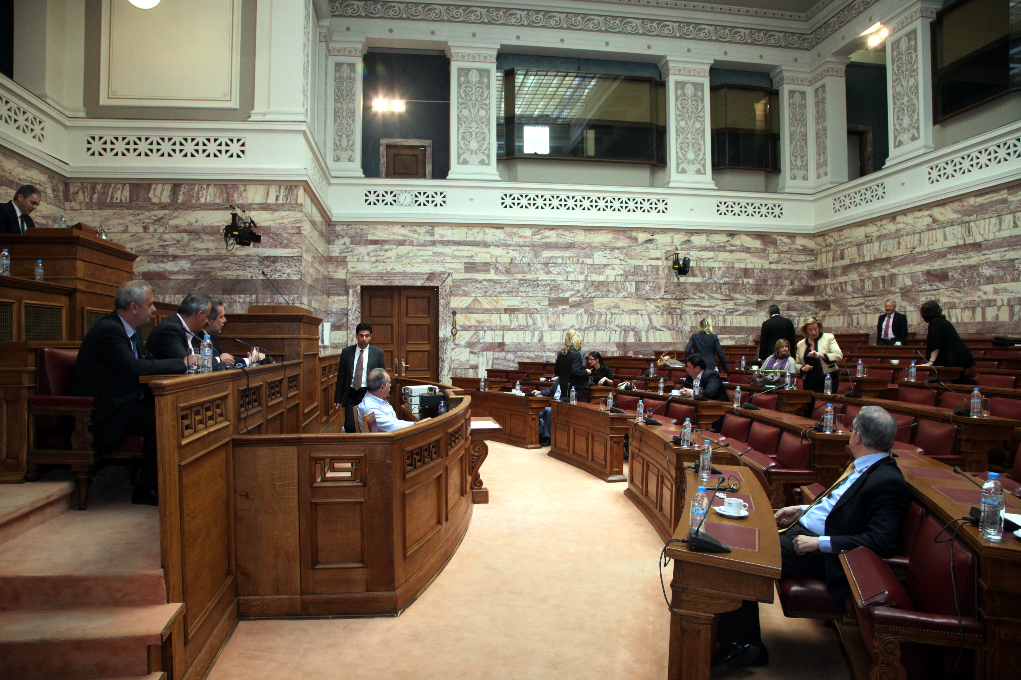 Αναγκαιότητα η συναίνεση, υποστηρίζει η κυβέρνηση