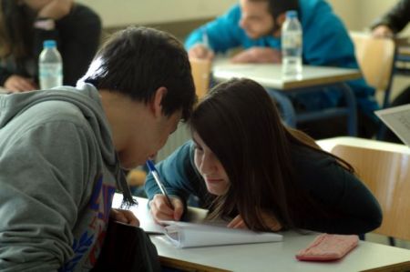 Στον εισαγγελέα η υπόθεση με τις 5.000 υποτροφίες των φροντιστών