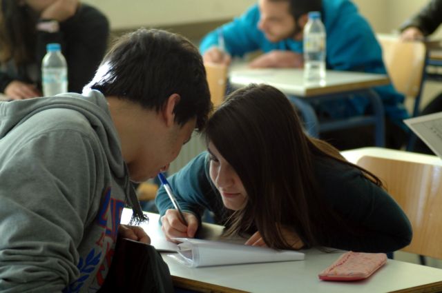 Στον εισαγγελέα η υπόθεση με τις 5.000 υποτροφίες των φροντιστών