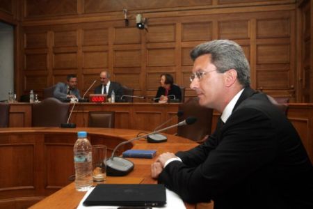 Xατζηνικολάου για Novartis: Θα κινηθώ νομικά κατά προστατευόμενου μάρτυρα