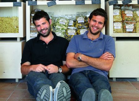 Θωμάς και Γιώργος Δούζης: Το success story δύο αδελφών