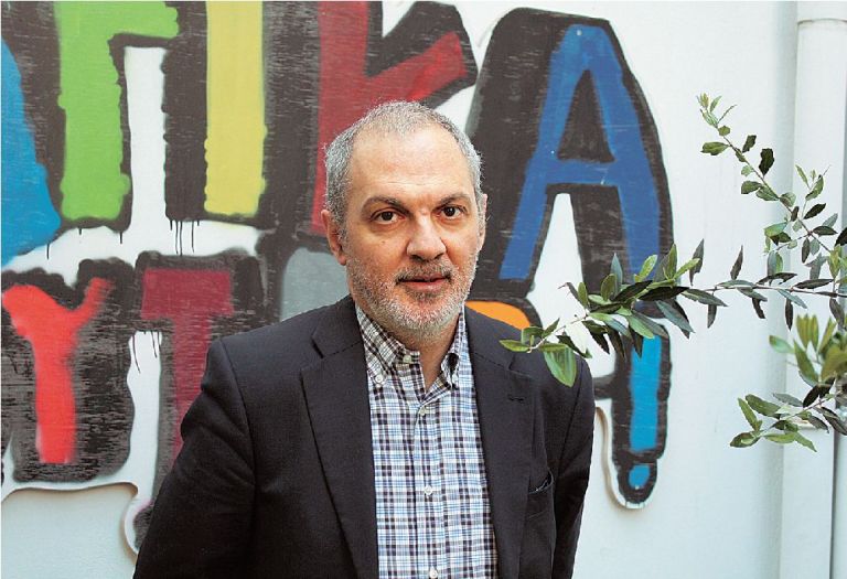Γιάννης Τροχόπουλος: Ο άνθρωπος πίσω από τη Βιβλιοθήκη της  Βέροιας και το εκατομμύριο του Μπιλ Γκέιτς | tovima.gr