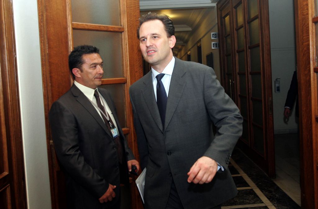 Διχασμός στο διπλωματικό σώμα