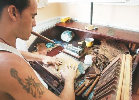 Τα πούρα και το ρούμι χαλαρώνουν τις κυρώσεις των ΗΠΑ στην Κούβα