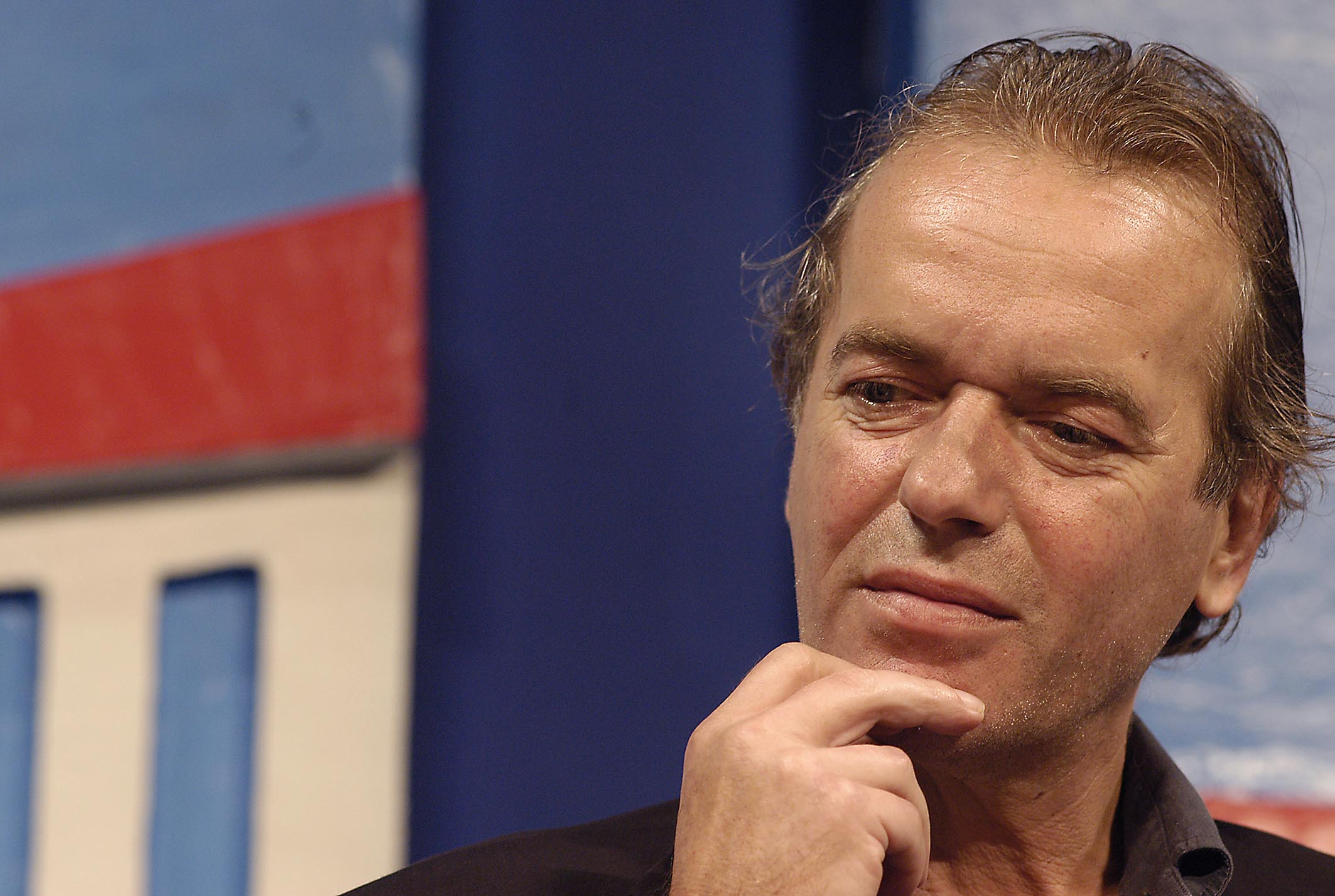 Μάρτιν Εϊμις: Οι επαναστάσεις είναι σαν εγκυμονούσες χήρες