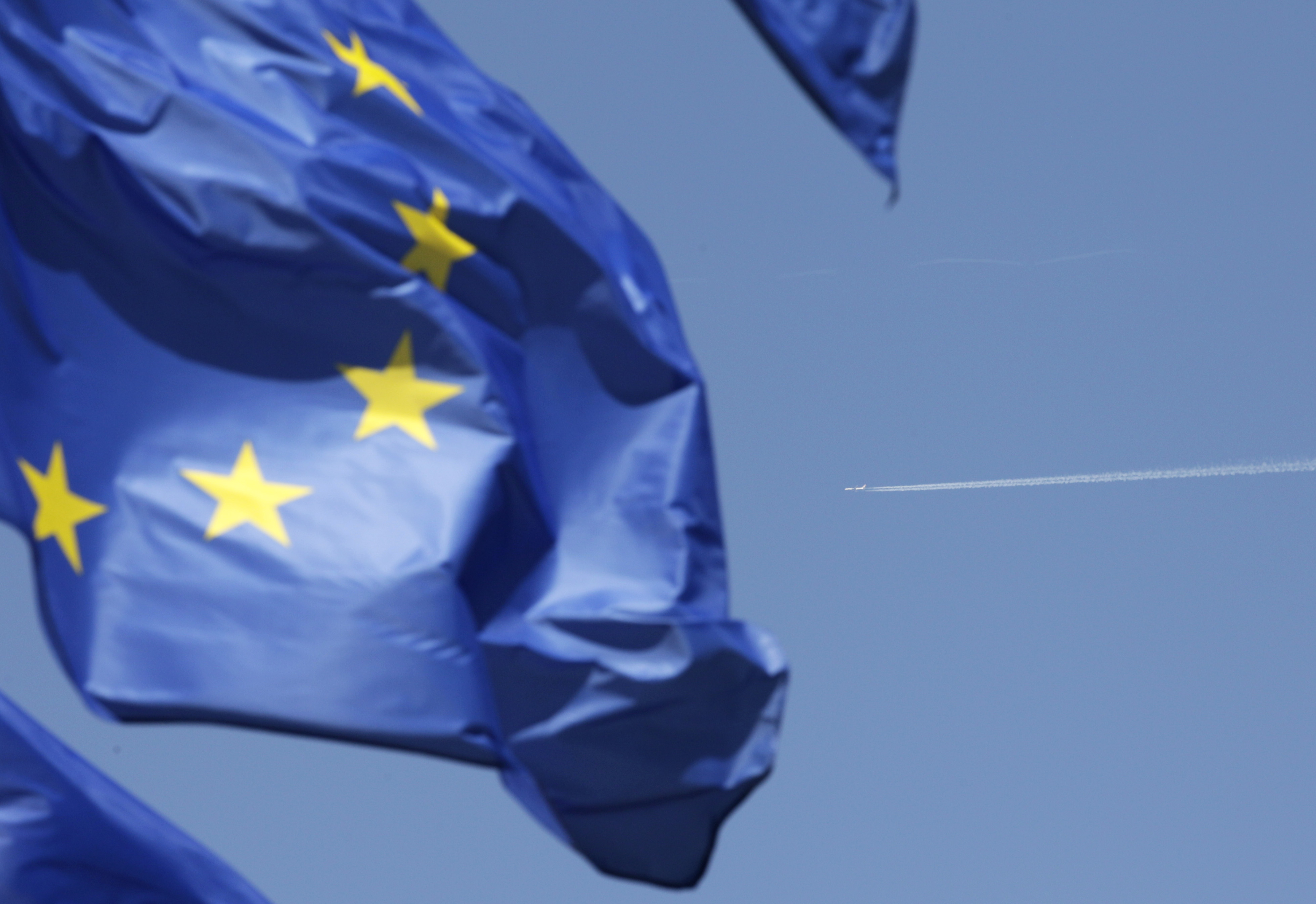 Reuters: Νέο δάνειο 65 δισ. ευρώ για το 2012-13 εξετάζει η ΕΕ