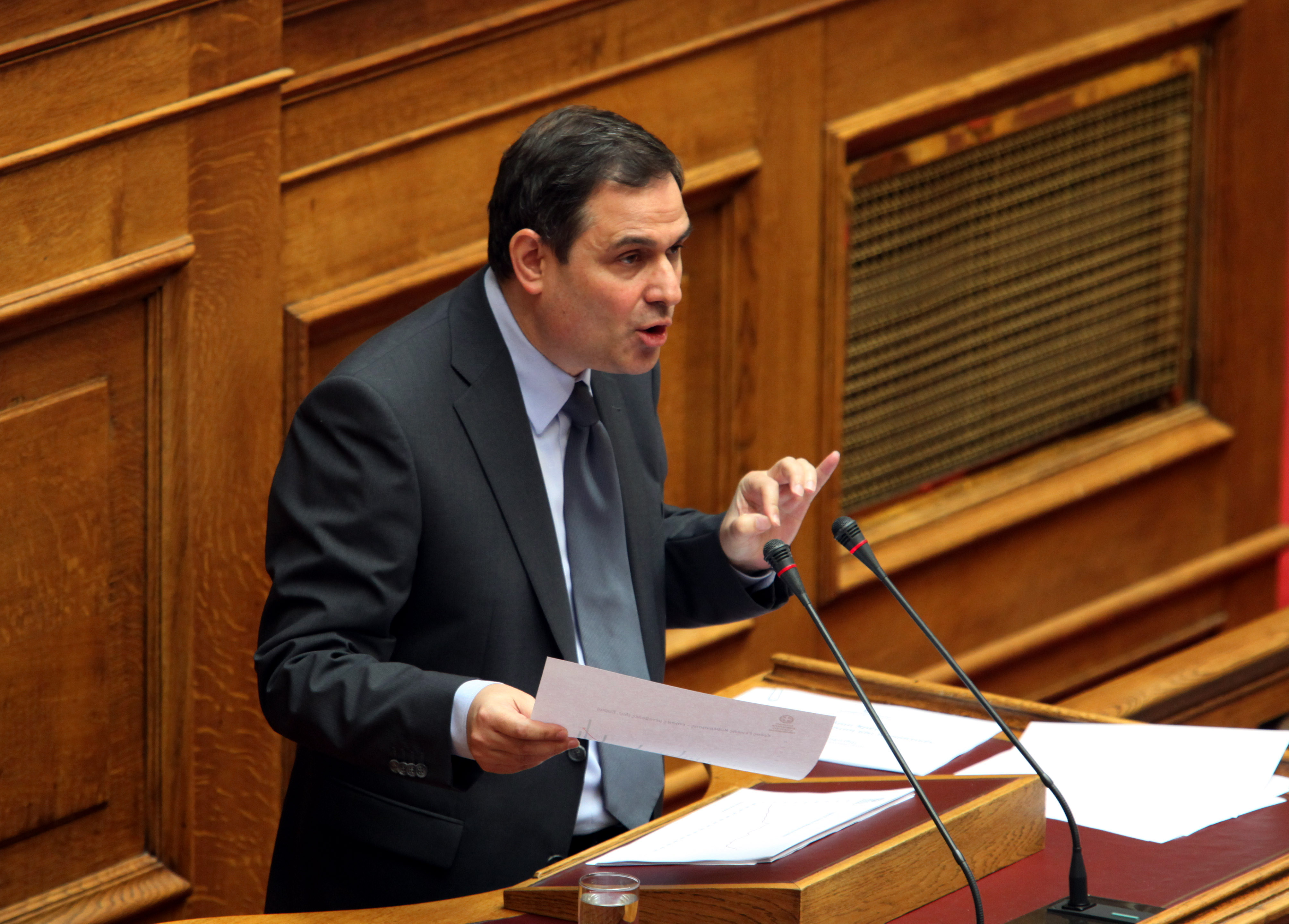 Φίλιππος Σαχινίδης: «Συζητούµε μειώσεις φορολογικών συντελεστών»