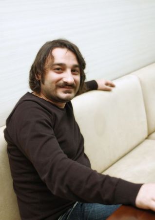 Βασίλης Χαραλαμπόπουλος: «Να κάνουμε εκλογέςμε όρους reality»