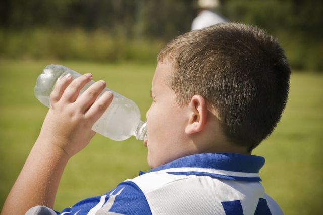 Επικίνδυνα για τα παιδιά τα αθλητικά και ενεργειακά ποτά