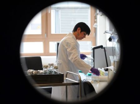 Γερμανία: Τρεις ερευνητές διώκονται για πειράματα σε πιθήκους