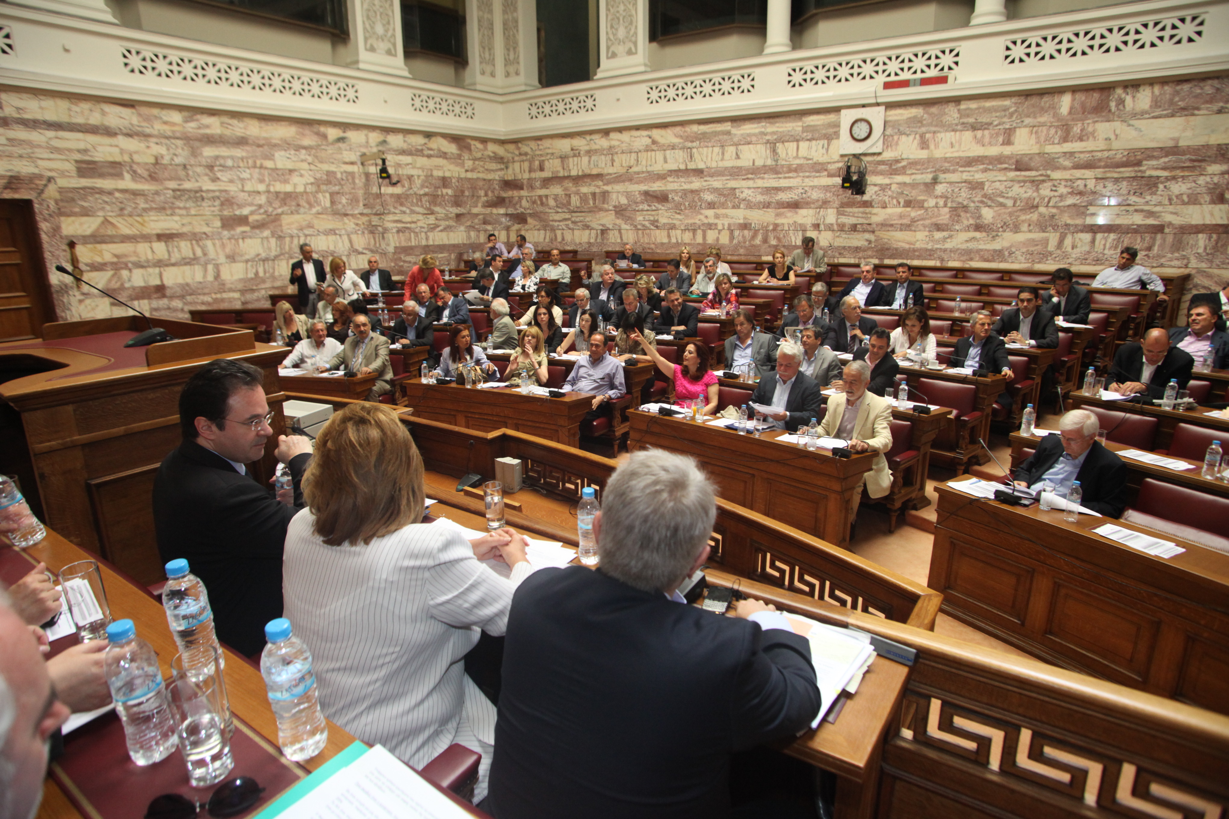 Πυρά κατά Παπακωνσταντίνου από βουλευτές του ΠαΣοΚ