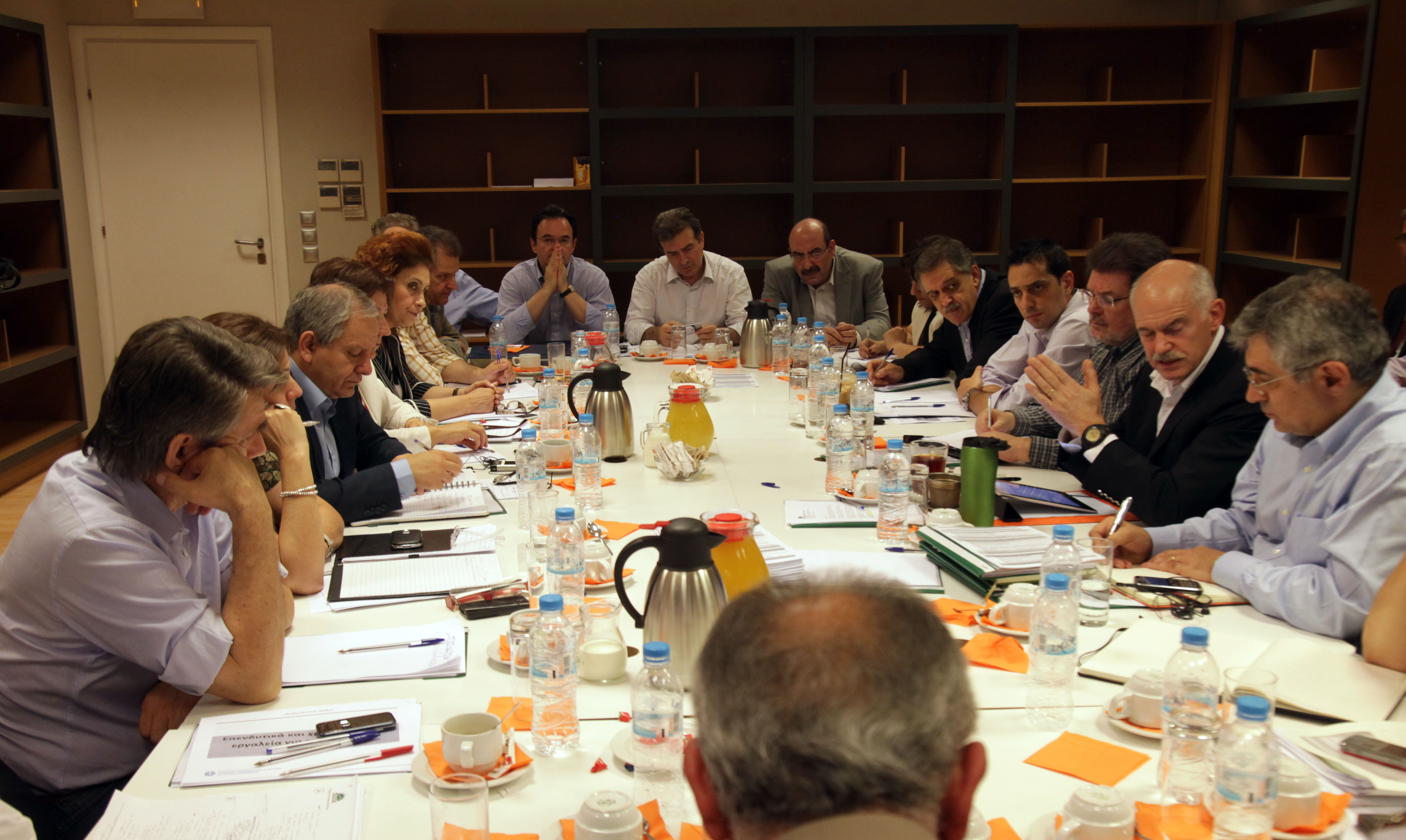 ΠαΣοΚ: τοπίο στην πράσινη οµίχλη