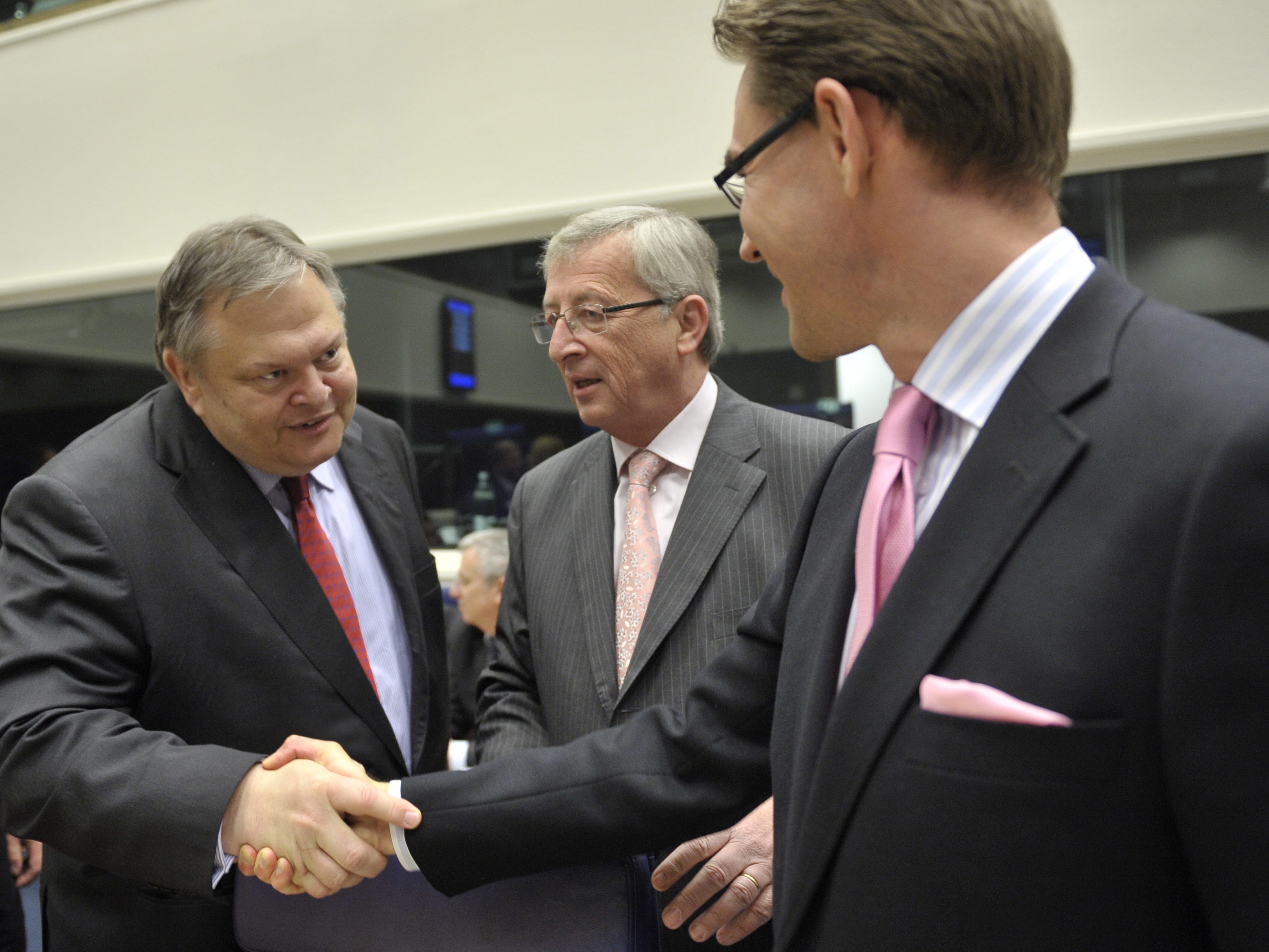 «Θερμή» υποδοχή Βενιζέλου στο Eurogroup