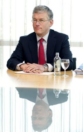 Επειτα από 123 χρόνια η Philips θα «σβήσει» τις λάμπες φωτισμού