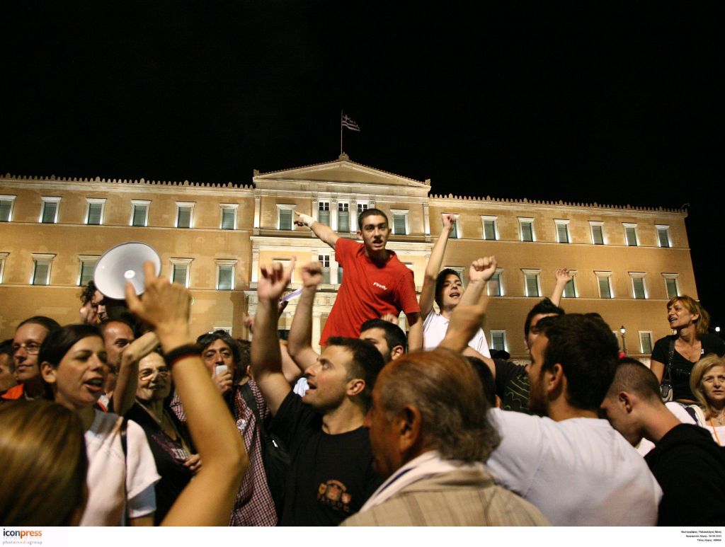 Χημικά χωρίς αιτία εναντίον της συγκέντρωσης των Αγανακτισμένων στο Σύνταγμα