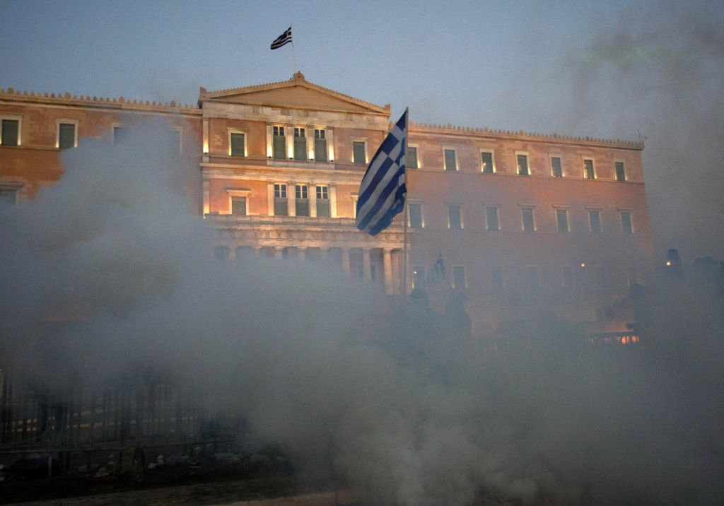 ΕΛΑΣ: Τα δακρυγόνα… χορεύουν σάμπα!