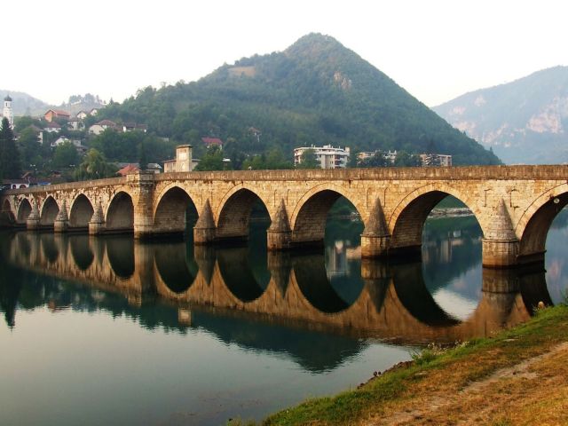 Μια πόλη για τον Ιβο Αντριτς δίπλα στο Γεφύρι του Δρίνου