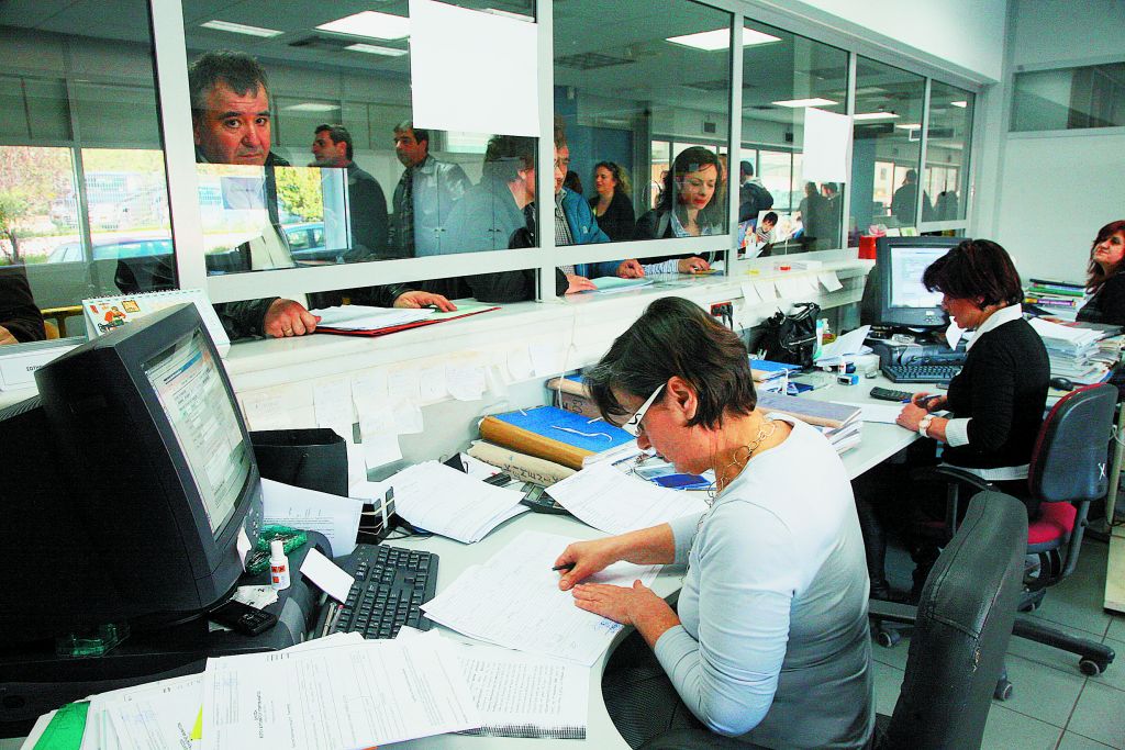 Ψαλίδι 15% σε συντάξεις, επικουρικά και εφάπαξ