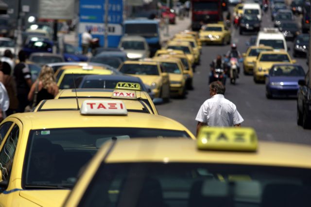 Φεύγουν οι ιδιοκτήτες ταξί από το υπ.Μεταφορών – Ανοίγει η Μεσογείων