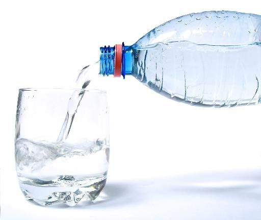 Οι Ελληνες δεν ξέρουν πόσο νερό πρέπει να πίνουν