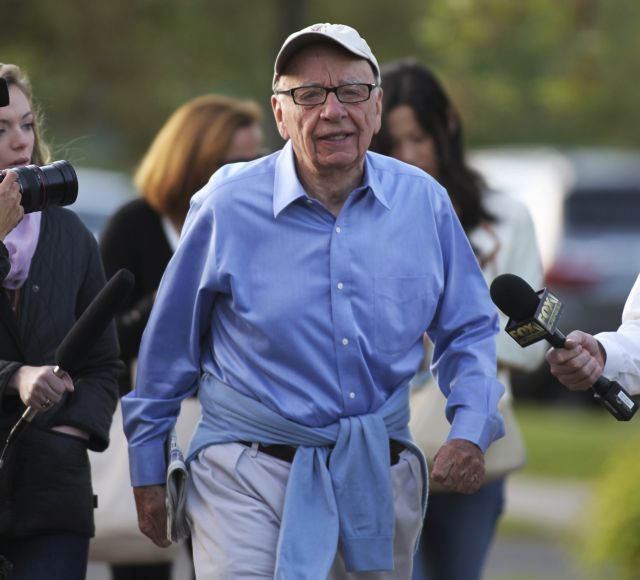 Στο Λονδίνο ο Μέρντοχ για να «συμμαζέψει» το σκανδάλο των υποκλοπών