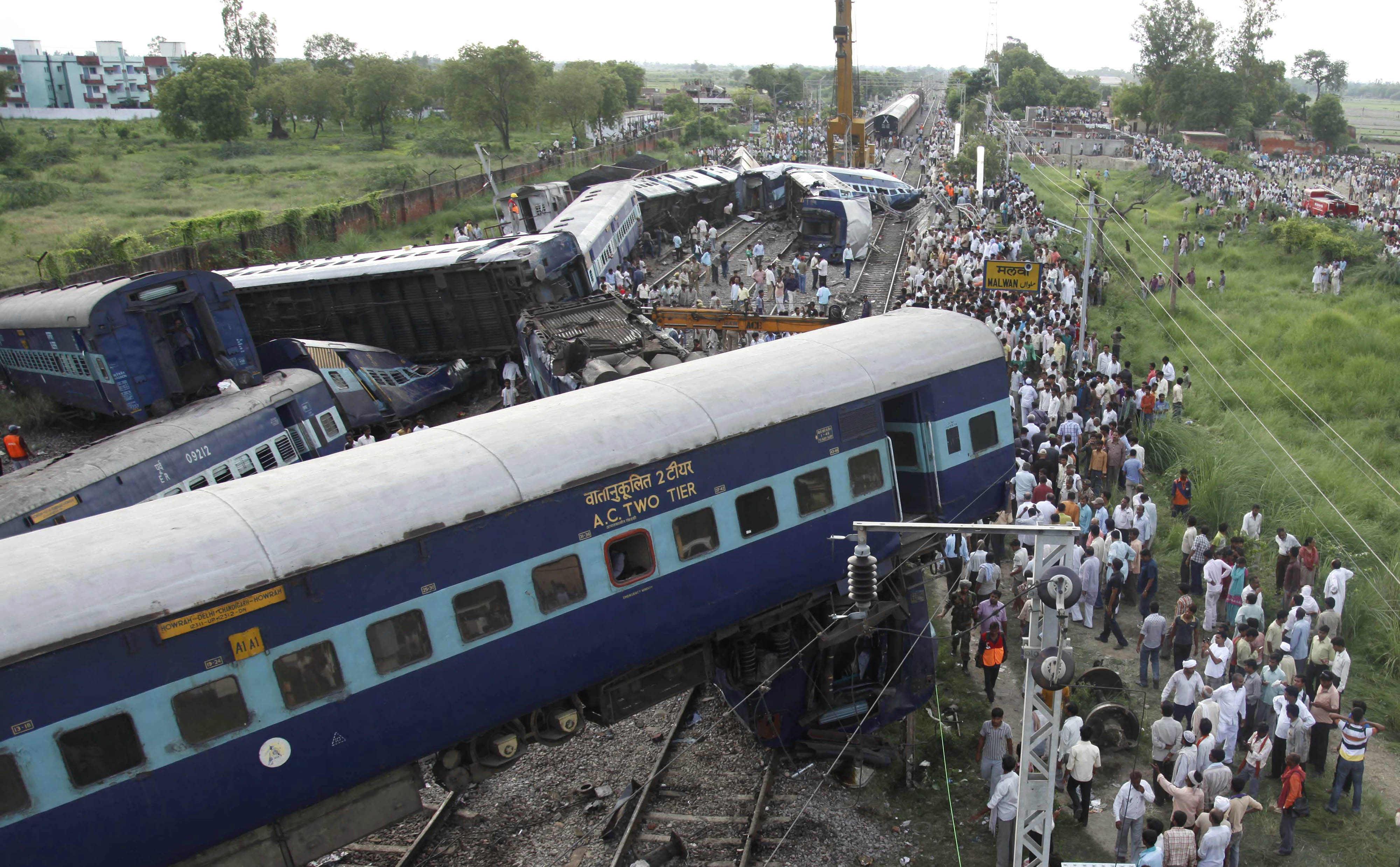 Διπλή τραγωδία στην Ινδία από εκτροχιασμούς τρένων