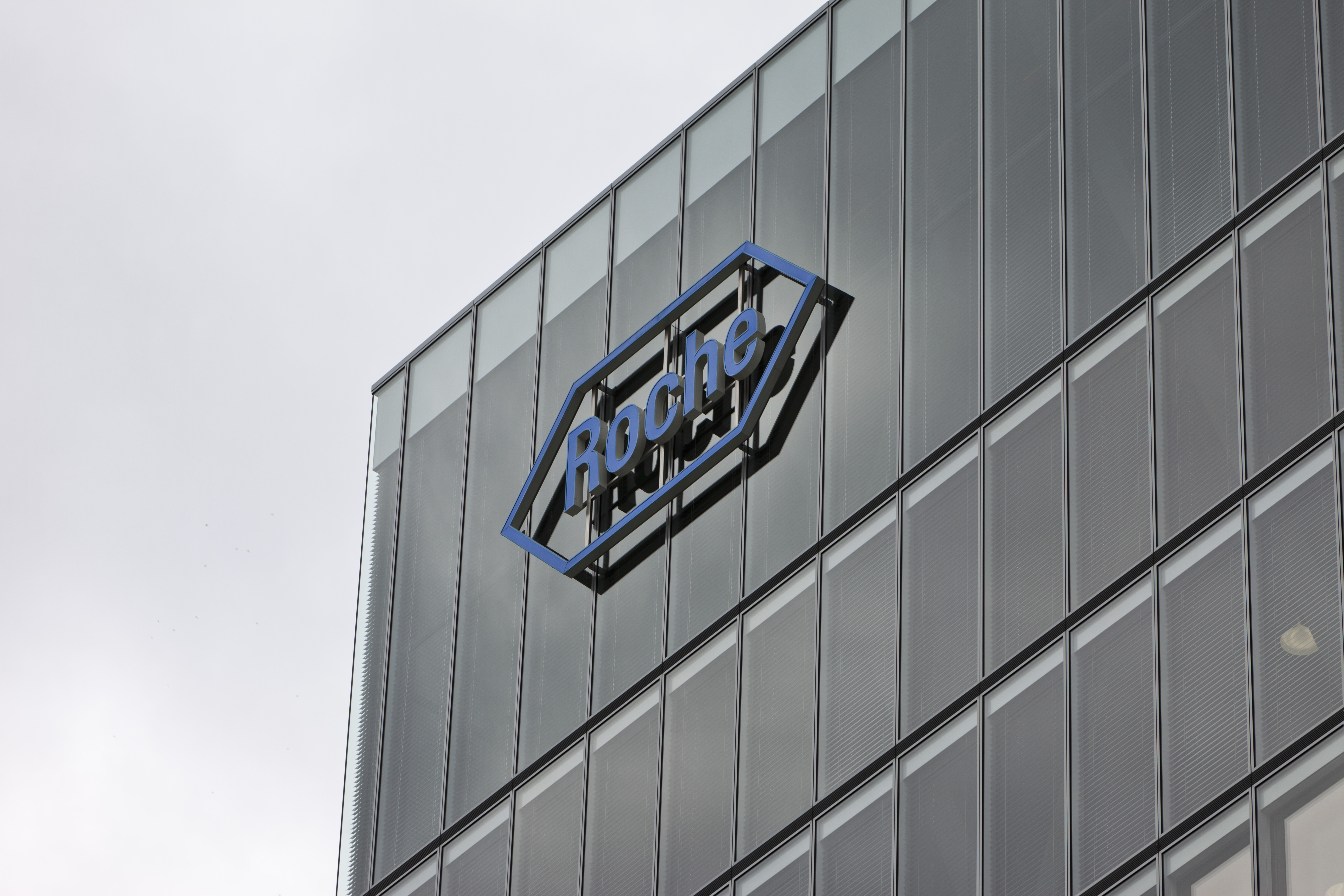 Η Roche εξαγόρασε τη Genia