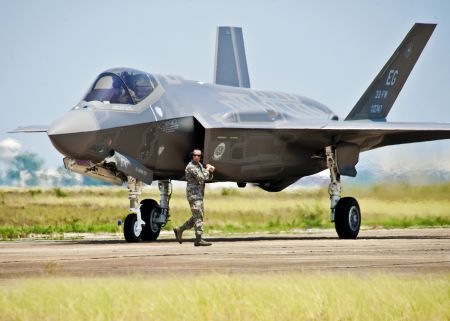 Τραμπ: Άρση περιορισμών για παράδοση των F-35 στη Τουρκία
