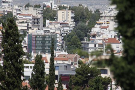 Κατατέθηκε στη Βουλή το νομοσχέδιο για τον φόρο ακινήτων