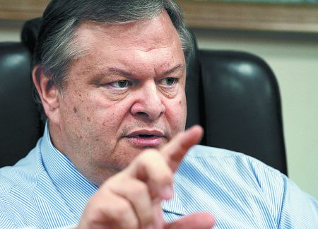 Ευάγγελος Βενιζέλος: «Δεν υπάρχουν ίσες αποστάσεις απέναντι σε εκβιασμούς και εθνικές ανευθυνότητες»