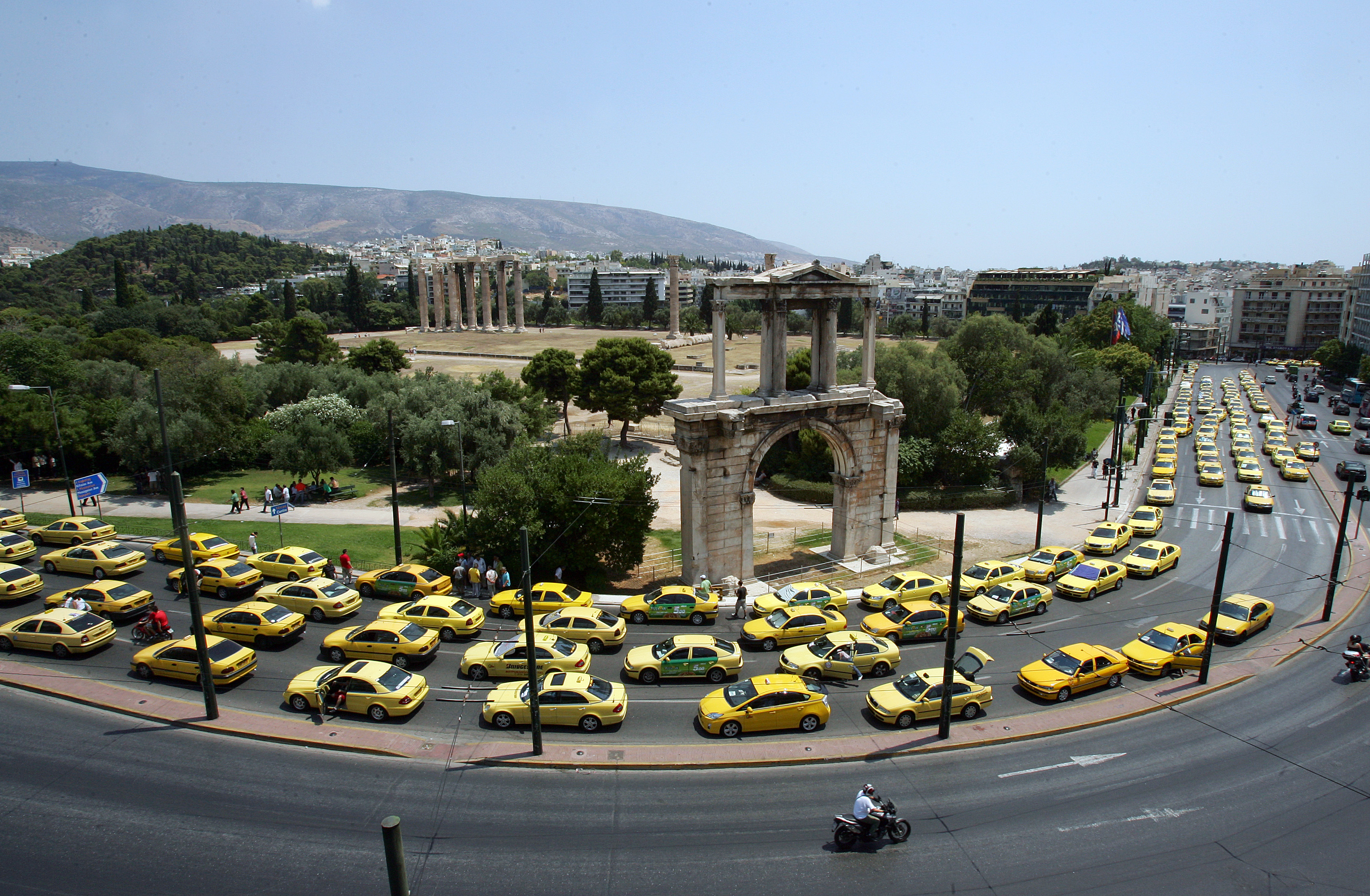 Μάκης Βορίδης: Με πληθυσμιακά κριτήρια το άνοιγμα των ταξί