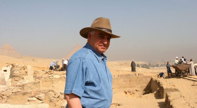 Πρώην υπουργός Αρχαιοτήτων ανακρίθηκε για κλοπή από πυραμίδα στη Γκίζα