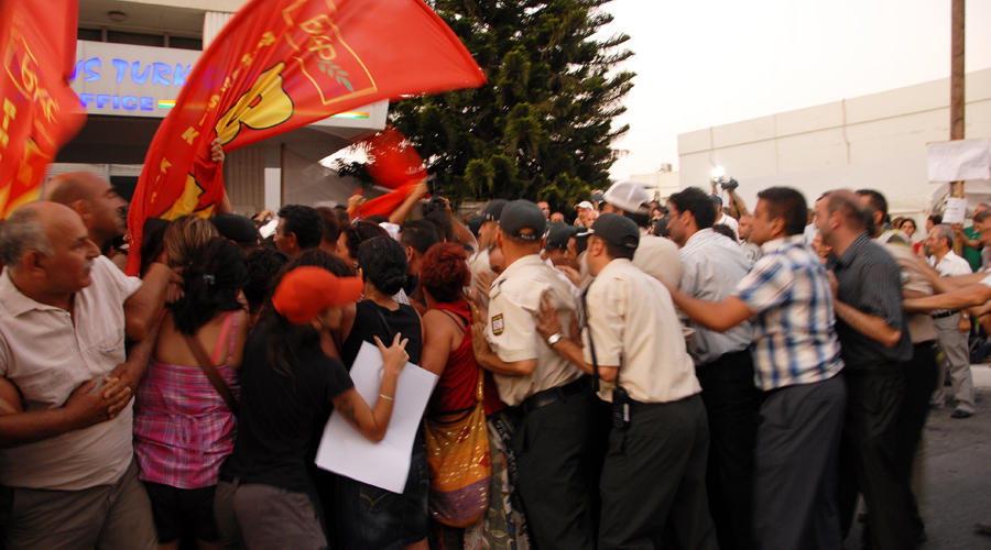 Κύπρος : Ηχησαν οι σειρήνες την ώρα που είχε εισβάλει ο Αττίλας