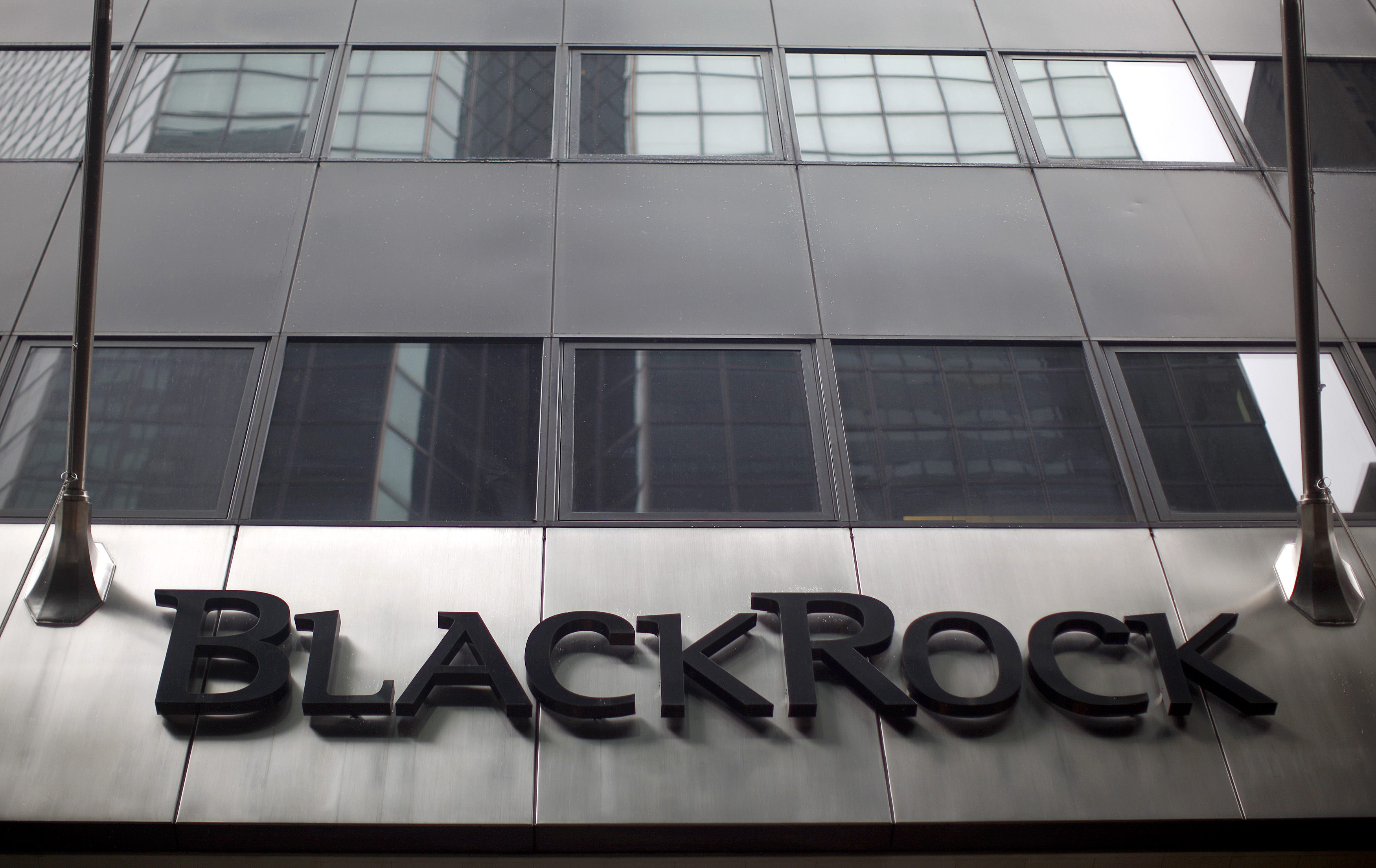 BlackRock: Πρώτη σε επικινδυνότητα για χρεοκοπία η Ελλάδα