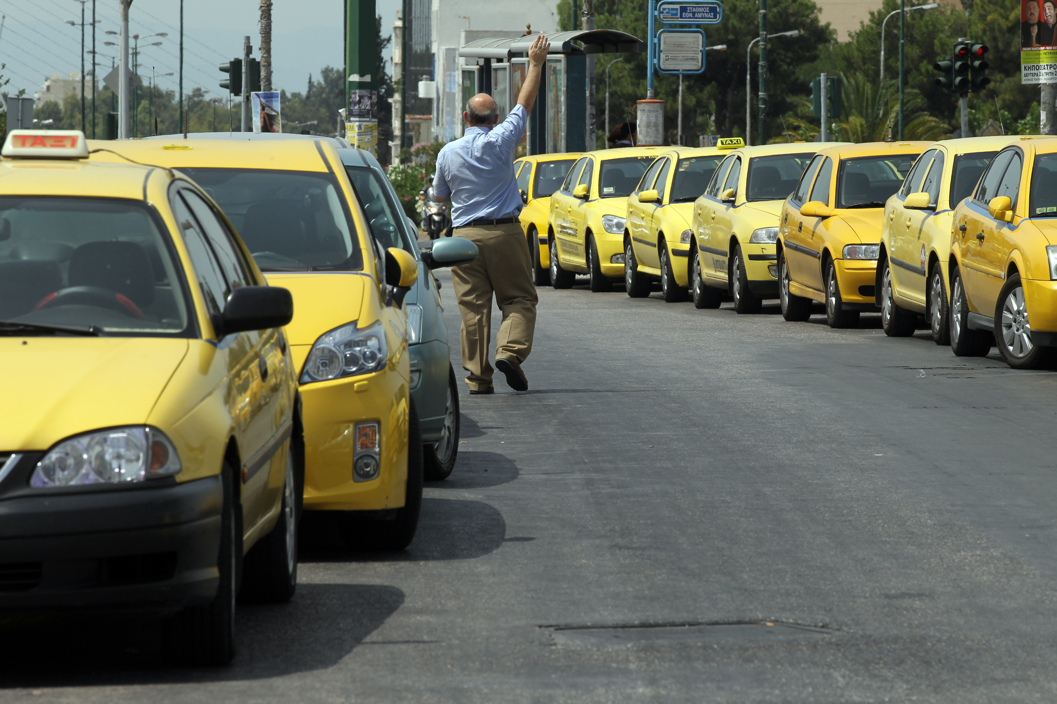 Ραντεβού με τον κ. Ραγκούση ζητούν οι ιδιοκτήτες ταξί